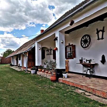 Nyaraló Bakonyi Kis-lak