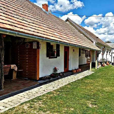 Bakonyi Kis-lak Ferienhaus